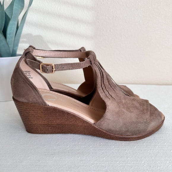 Comfort Foam Taupe Faux Suede Lightweight Wedge Sandals Women’s 10 - Picture 3 of 11
